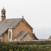 Finistère sud maison au bord de la falaise