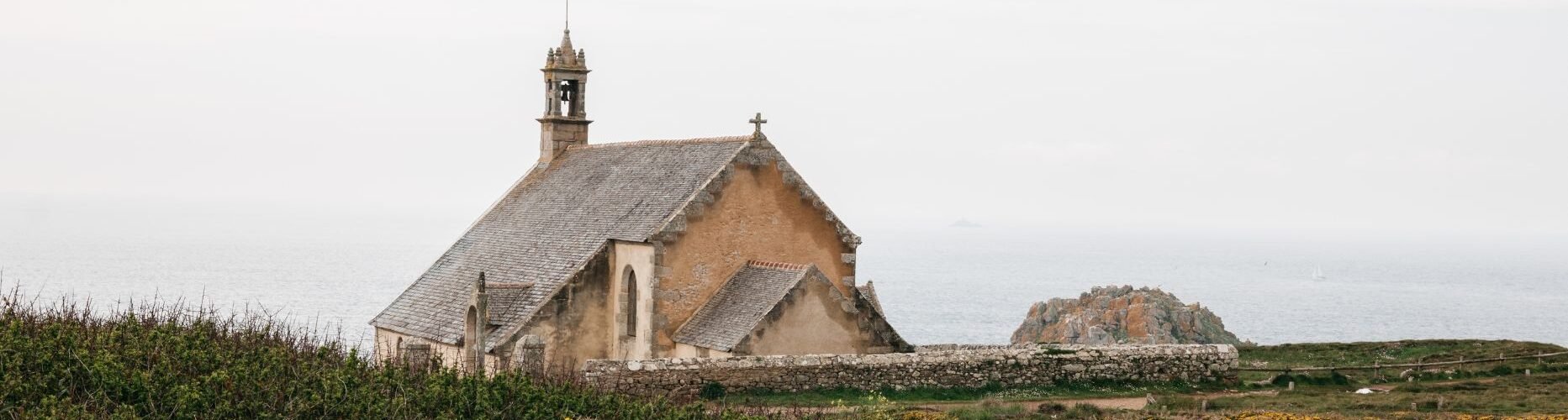 Finistère sud maison au bord de la falaise